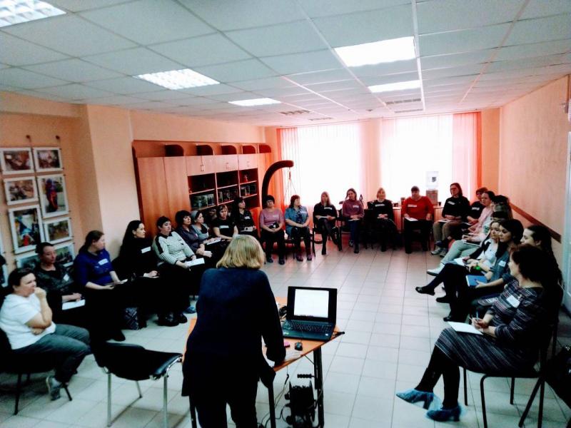 Кризисный психолог из Санкт-Петербурга проводит семинар для специалистов учреждений соцобслуживания Курганской области